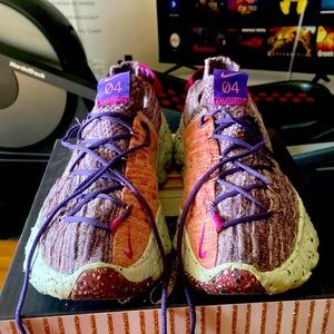 Multi colored,Women Nike huarache In excellent condition.